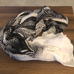 Long Light weight Black and white scarf